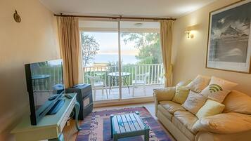 Appartement, 3 slaapkamers | Woonruimte | Een flatscreentelevisie