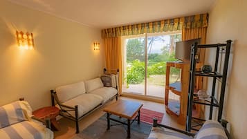 Apartment, 2 Bedrooms | Individually decorated, individually furnished, bed sheets