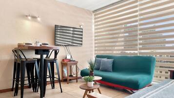 Apartment | Living area | Flat-screen TV