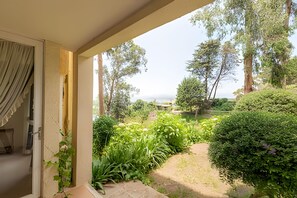 Apartment, 2 Bedrooms | Property grounds