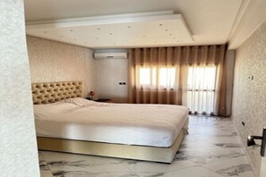 3 chambres, fer et planche à repasser, Wi-Fi, draps fournis