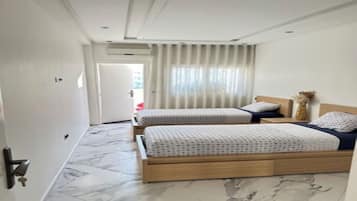 3 habitaciones, tabla de planchar con plancha, wifi y ropa de cama