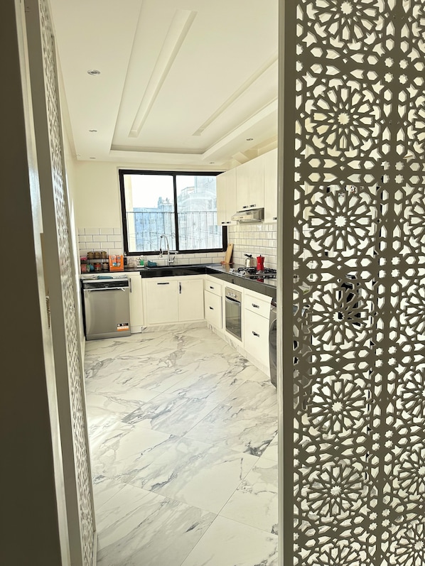 Réfrigérateur, four, plaque de cuisson, lave-vaisselle