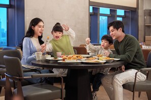 Desayuno buffet todos los días (con cargo)