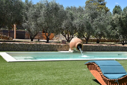 Chambre d'hôtes with swimming pool, jacuzzi, sauna and working in the vineyards 