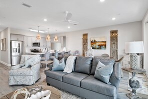 Smart TV, books - Coastal Chic Condo with Pool & Balcony (Gulf Shore)