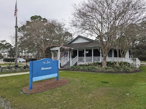 Exterior - Coastal Chic Condo with Pool & Balcony (Gulf Shore)