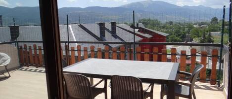 تناول الطعام بالخارج