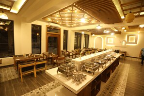 Restaurant - Creek Wood (Ramnagar)