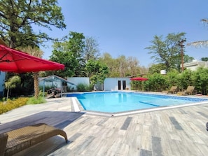 8 outdoor pools - Creek Wood (Ramnagar)
