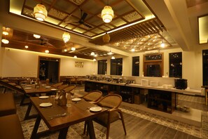 Restaurant - Creek Wood (Ramnagar)