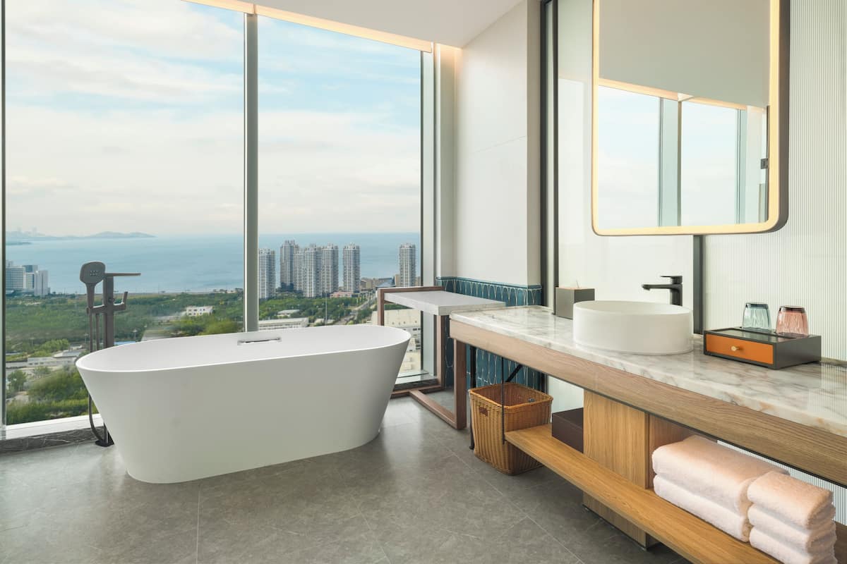 Premium Suite, 1 Bedroom, Sea View | Bathroom