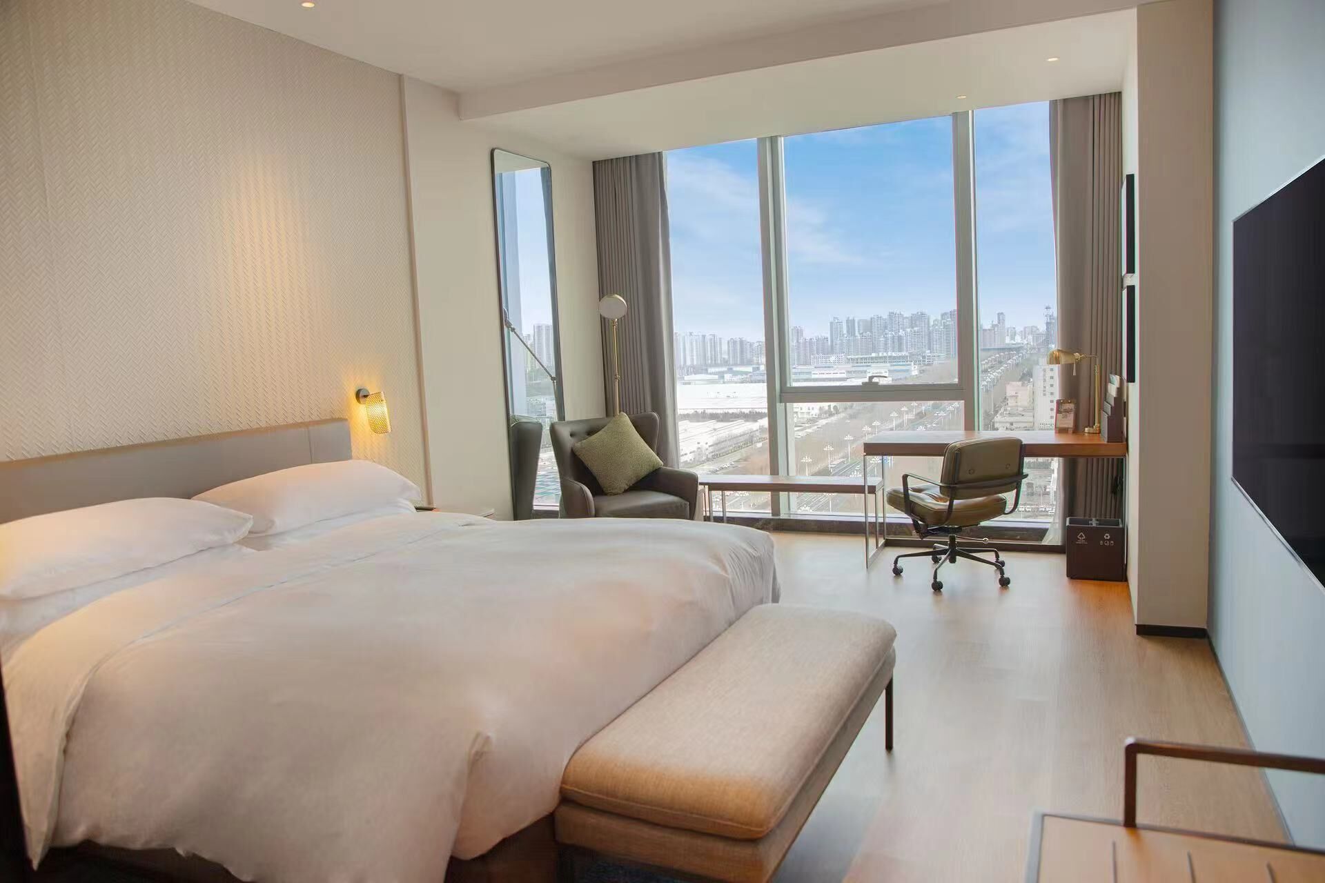 Superior Room, 1 King Bed, Mountain View | In-room safe, desk, blackout drapes, soundproofing