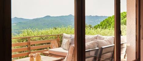 Televisión, chimenea