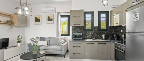 Design Suite, 2 Bedrooms, Balcony, Garden View | Private kitchen | Highchair