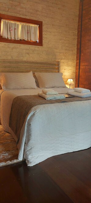 Superior Chalet | Egyptian cotton sheets, premium bedding, pillowtop beds, minibar - Pousada Candeias Ltda (Cunha)