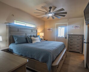 4 bedrooms, desk, WiFi, bed sheets - New waterfront listing in Sargent! (Sargent)