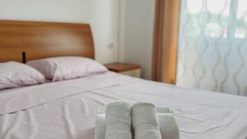 1 chambre, fer et planche Ă repasser, Wi-Fi, draps fournis