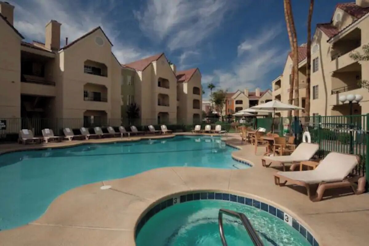 1BR + 1BA - Perfect stay for Vegas!