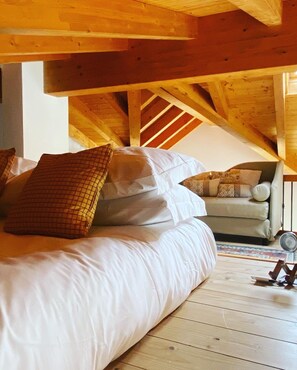 3 bedrooms, iron/ironing board, travel cot, WiFi - 3 Bedroom Private vacation home in Nesso (Nesso)