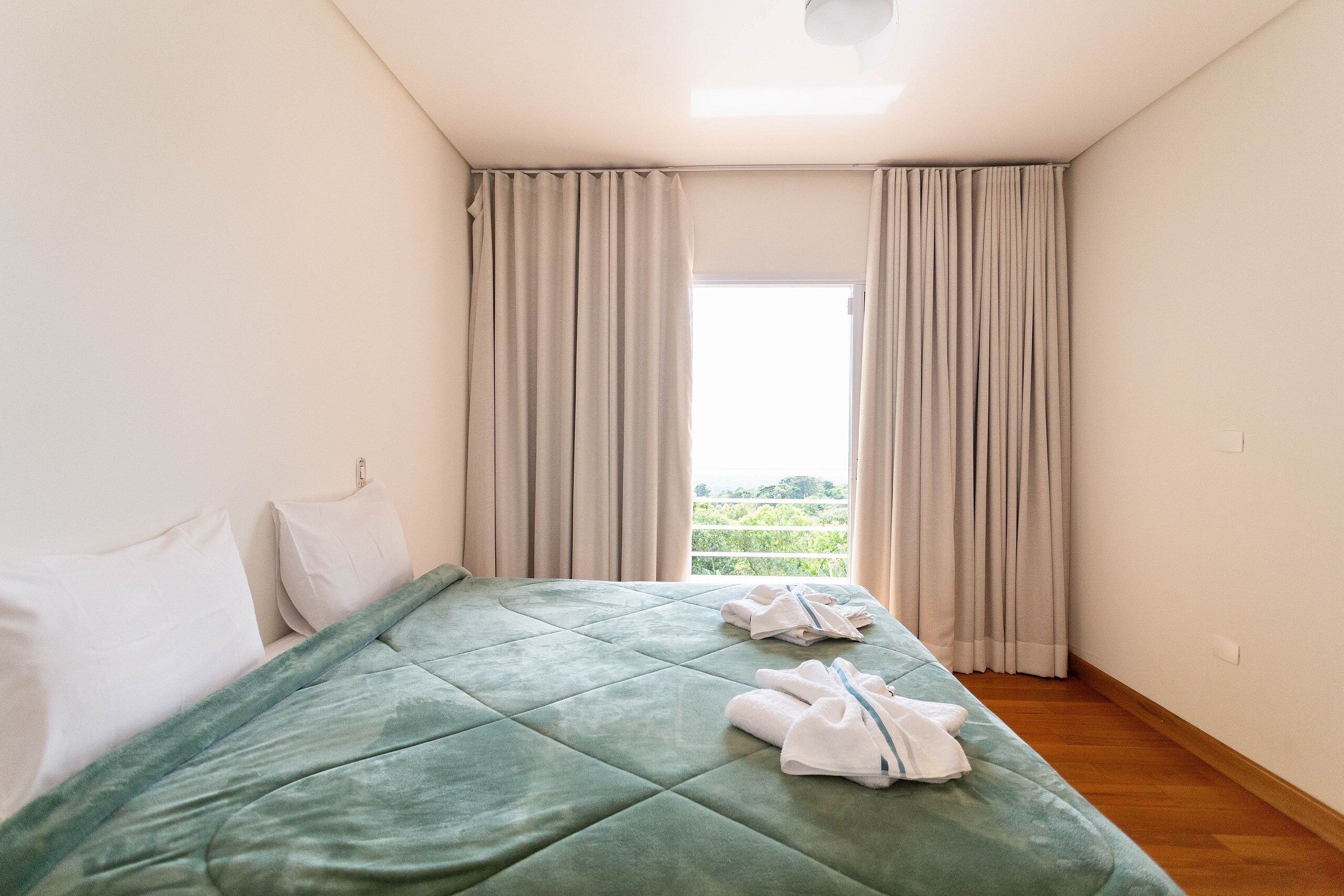 Suite | Blackout curtains, iron/ironing board, free WiFi