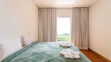 Suite | Blackout curtains, iron/ironing board, free WiFi