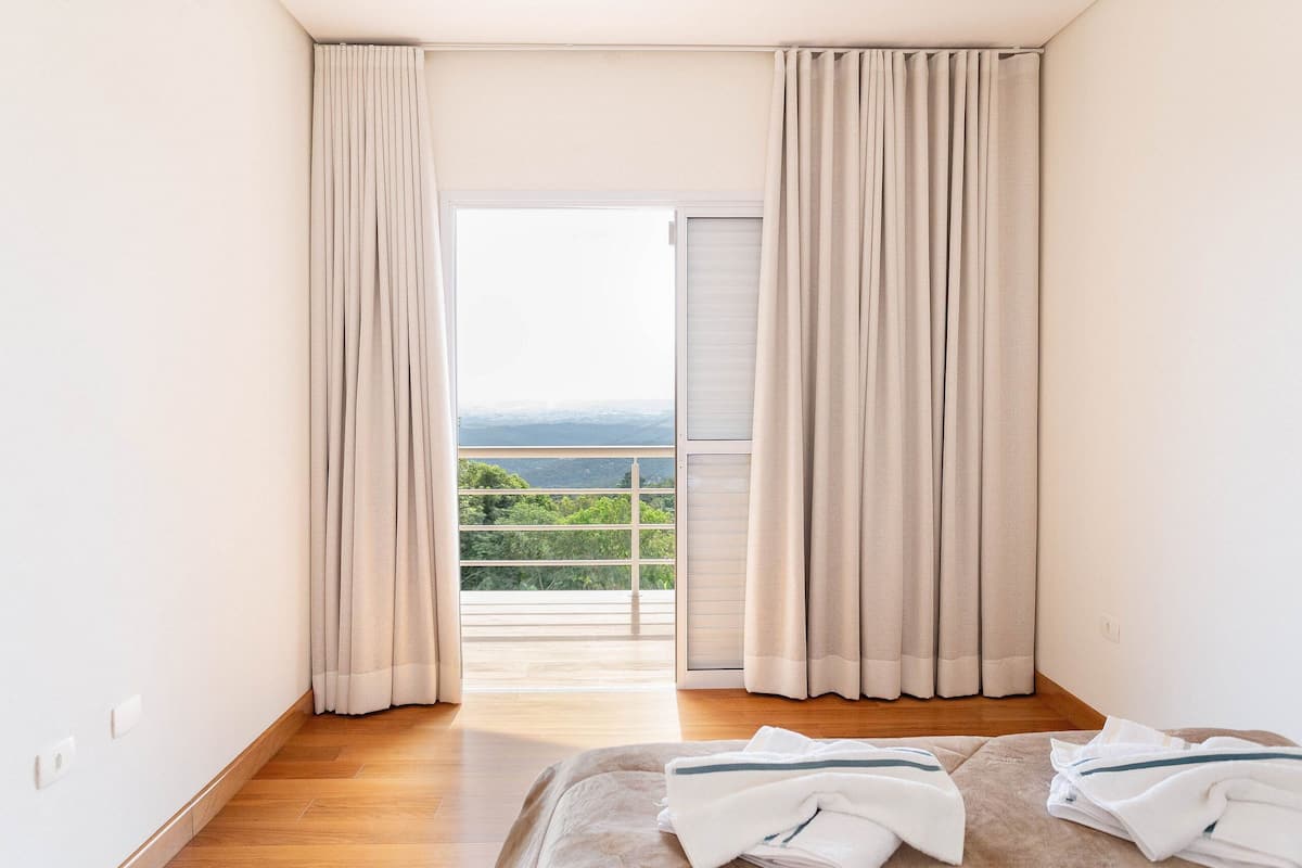 Suite | 1 bedroom, blackout curtains, iron/ironing board, free WiFi