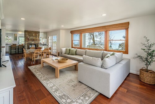 Ocean Breeze Abode & Bungalow - Spacious Seaside Living