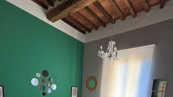 1 多间卧室、熨斗/熨衣板、WiFi、床单