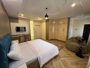 4 Schlafzimmer, Bügeleisen/Bügelbrett, WLAN, Bettwäsche