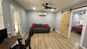 4 bedrooms, desk, iron/ironing board, free WiFi - Charming Locust Grove GetAwayHome 4bd/3bath (Locust Grove)