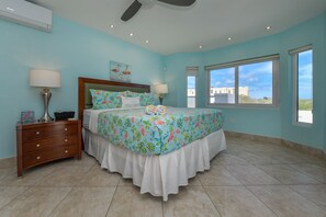 4 bedrooms, in-room safe, iron/ironing board, free WiFi - Private Villa walking distance from the Beach. (Noord)