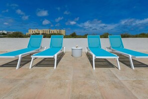 Property grounds - Private Villa walking distance from the Beach. (Noord)