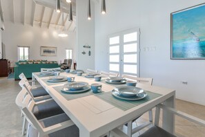 Dining - Private Villa walking distance from the Beach. (Noord)