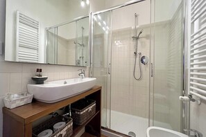 Hair dryer, towels, soap, shampoo - Apartment Lagoon with a view of the Grand Canal (Venezia)