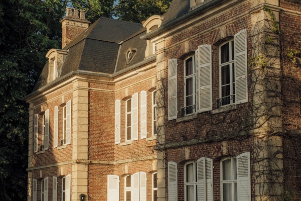 Vista frontal de la propiedad