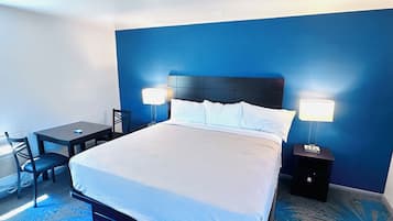 Habitación básica, 1 cama King size, para no fumadores | 1 habitación, ropa de cama de alta calidad y cortinas blackout