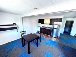 Apartamento estándar, varias camas, no fumadores, cocina básica | Ropa de cama de alta calidad, cortinas opacas, wifi gratis
