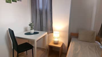 Basic Single Room | 1 bedroom, laptop workspace, blackout drapes, free WiFi