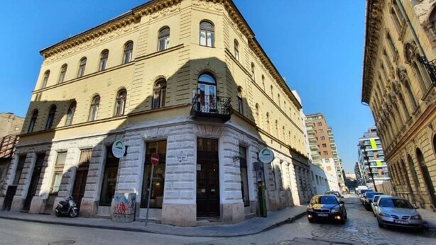 A historic building with a corner entrance, large windows, and a stone facade. - GoodMo Budapest Smart Rooms (Budapest)