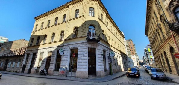 Mặt tiền nơi lưu trú