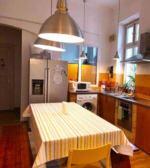 Shared fridge, microwave, espresso maker, coffee/tea maker - GoodMo Budapest Smart Rooms (Budapest)
