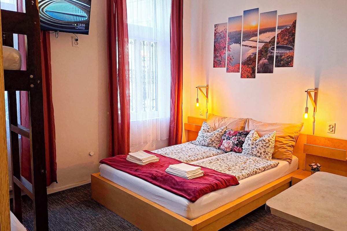 1 chambre, espace de travail pour ordinateur portable