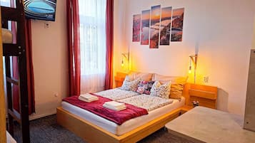 Familiekamer | Een laptopwerkplek, verduisterende gordijnen, gratis wifi, beddengoed