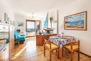 Apartamento, vistas al mar | Zona de estar