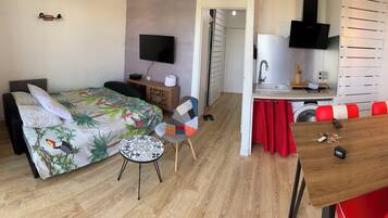 1 chambre, fer et planche à repasser, accès Internet, draps fournis