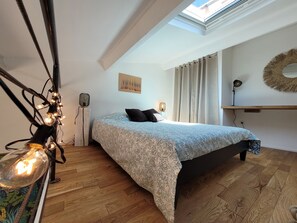 1 dormitorio, tabla de planchar con plancha, Internet