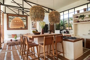 Réfrigérateur, cafetière/bouilloire