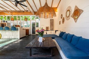 TV - Splendid Villa Shakti Canggu Boho chic 3bd & Pool (Canggu)