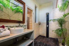 Hair dryer - Splendid Villa Shakti Canggu Boho chic 3bd & Pool (Canggu)